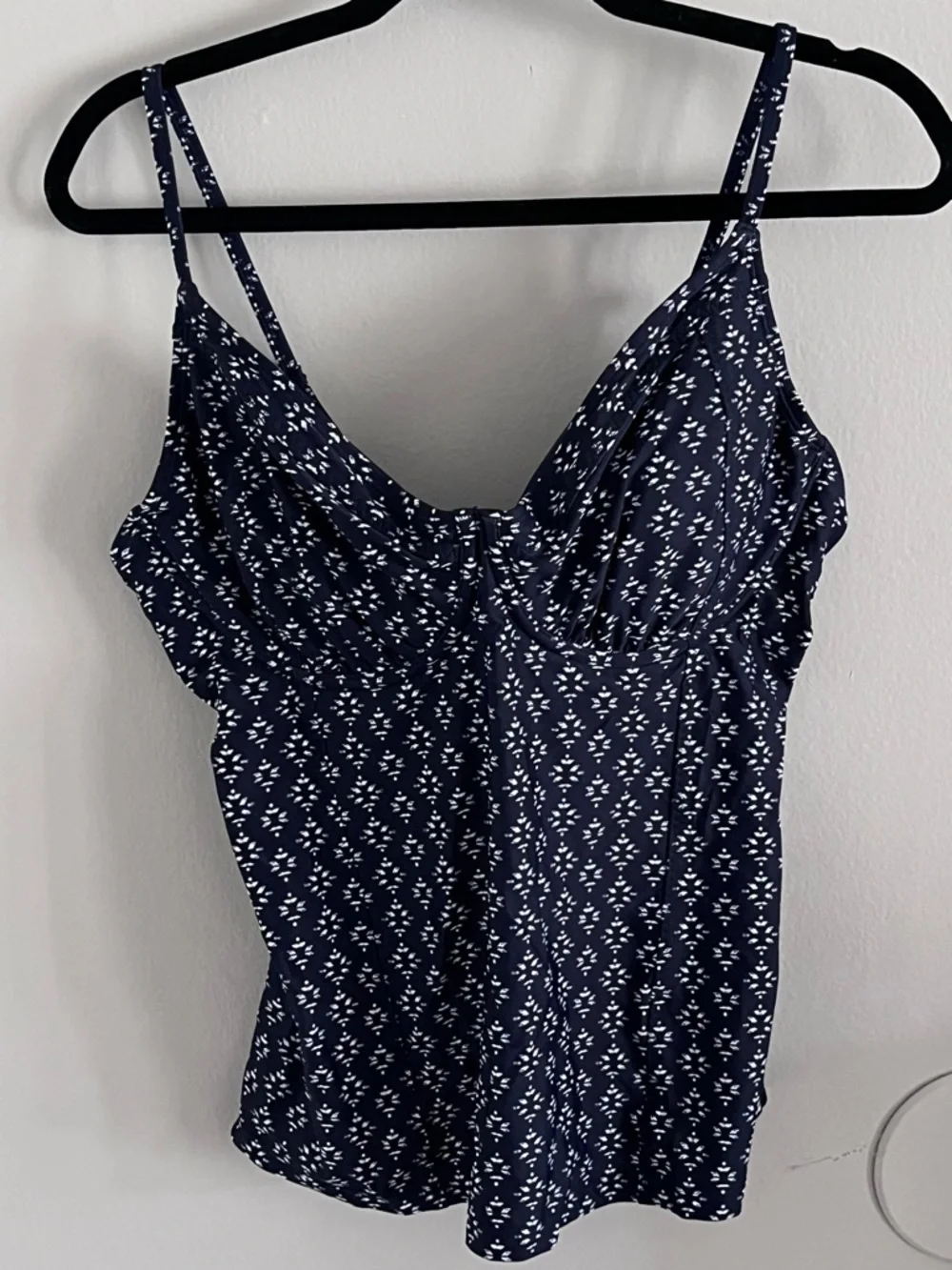 Athleta Women's Navy Blue Printed bathing suit top size 38 D/DD